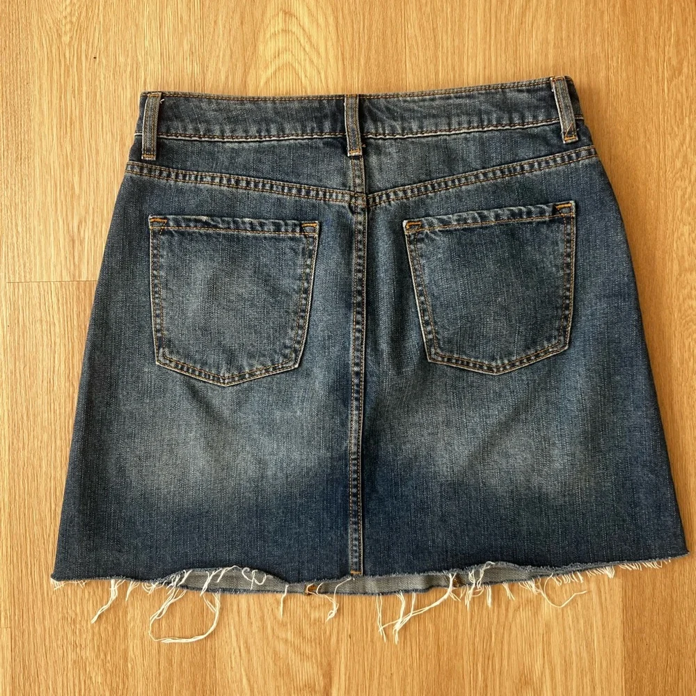 GAP Mini Denim Skirt with Pockets - Picture 3 of 4